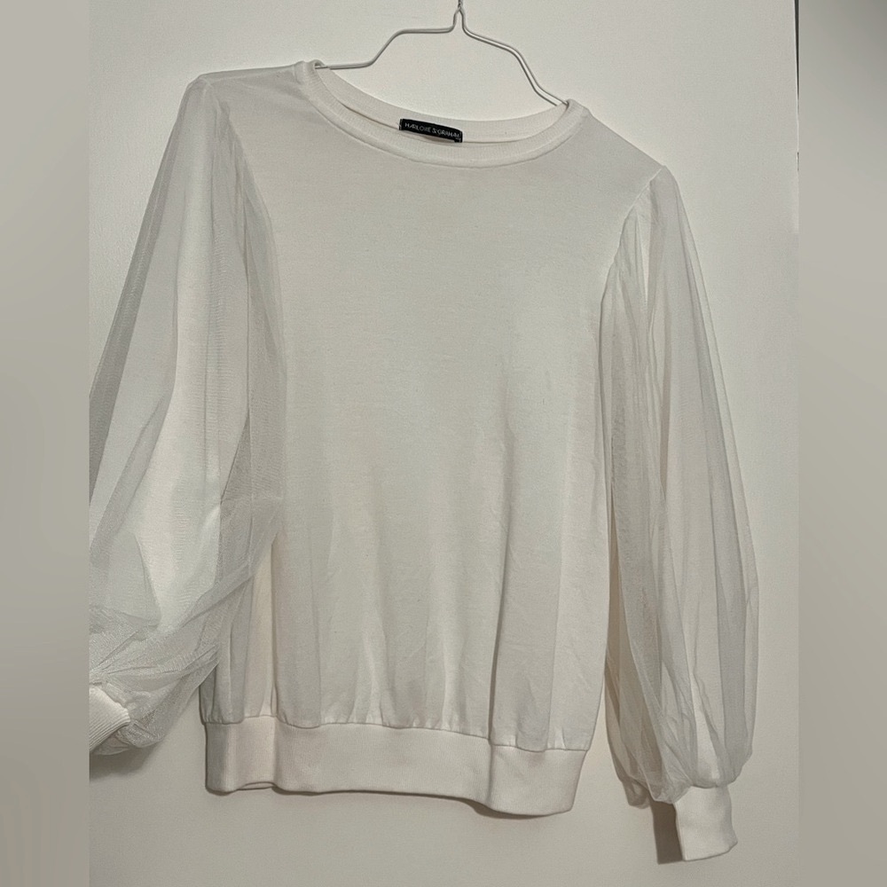 White Top with Gorgeous Flowy Long Sleeves! - Picture 2 of 8
